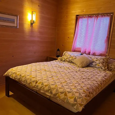 Wood Hillside Retreat Holiday home *