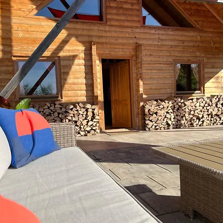 Wood Hillside Retreat Holiday home *